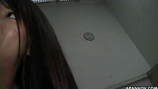 토모미 마츠다, 일본 베이비, 보지 손가락질 무삭제.