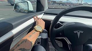 Handjob cheetah adora 😏