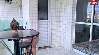 CONTRATEI ESSA EMPREGADA RABUDA OLHA ESSA BUNDA FIQUEI LOUCO DE TESÃO POR ESSE SHORTINHO MOLINHO.