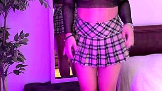 Watch this hot milf tear her tights apart