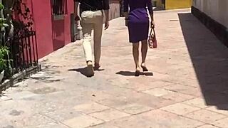 Can you resist this cougar's delicious ass in voyeur action