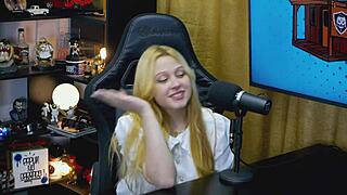 a ninfeta viamms avalia o mastro do ruan e deu uma boa nota ser� que ela gostou da rola dele - p�pum no barraco