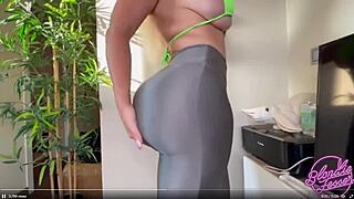 Oh, look at that big ass blondie and her awesome ass!