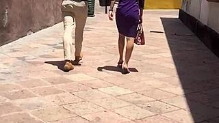 Can you resist this cougar's delicious ass in voyeur action