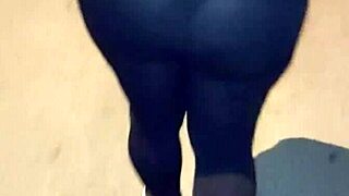 MADURA PUTA CALLEJERA FLASHING TANGA!