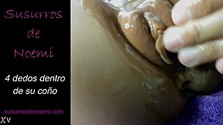 4 dedos dentro de su coño