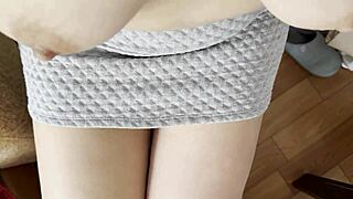 I riskily masturbate covertly during office meeting 😏