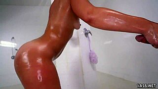 Watch Kelsi Monroe's juicy ass in huge anal