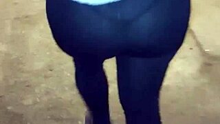 MADURA PUTA CALLEJERA FLASHING TANGA!
