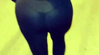 MADURA PUTA CALLEJERA FLASHING TANGA!