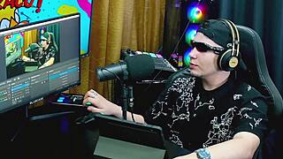 a ninfeta viamms avalia o mastro do ruan e deu uma boa nota ser� que ela gostou da rola dele - p�pum no barraco