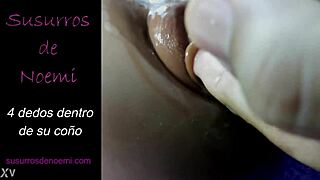 4 dedos dentro de su coño