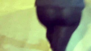 MADURA PUTA CALLEJERA FLASHING TANGA!