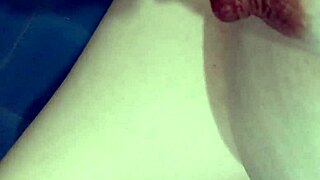 the italian troia relaxes on the wc, indulging in her fetish moment