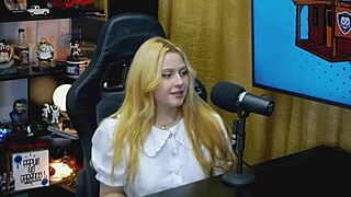 a ninfeta viamms avalia o mastro do ruan e deu uma boa nota ser� que ela gostou da rola dele - p�pum no barraco