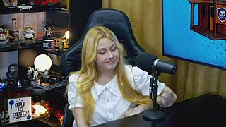 a ninfeta viamms avalia o mastro do ruan e deu uma boa nota ser� que ela gostou da rola dele - p�pum no barraco