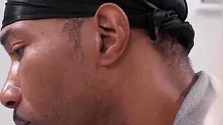 Горячая блондинка Эмма Роузи трахает отчима бойфренда