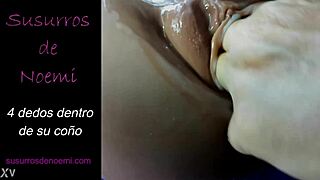 4 dedos dentro de su coño