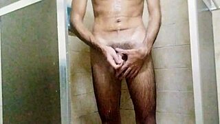 Tomando Banho E Batendo Uma Bem Gostosa