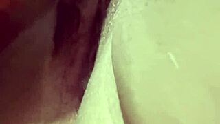 QUE RICO ES LAMER EL COÑO DE UNA MADURA EN EL GYM