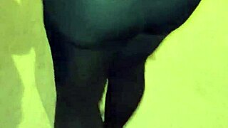 Wow, this mature big-ass babe flashes in transparent leggings outdoors!