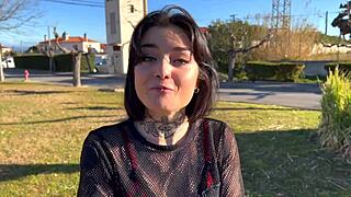 crystal jeune nymphomane soffre une s�ance anale