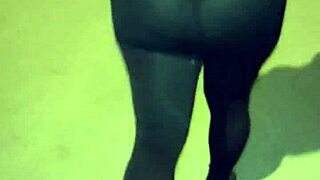 Wow, this mature big-ass babe flashes in transparent leggings outdoors!