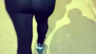 Wow, this mature big-ass babe flashes in transparent leggings outdoors!