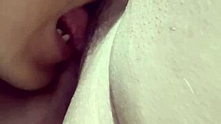 QUE RICO ES LAMER EL COÑO DE UNA MADURA EN EL GYM