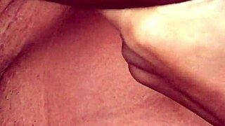 dominicana tetona dándome una paja y un oral