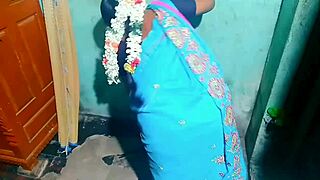 indian aunty room cleaning have a sex house woner