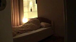 Krjemelik and Iza make homemade blowjob video in dorm