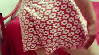 Auroraestelar pees and masturbates while bathing in shower