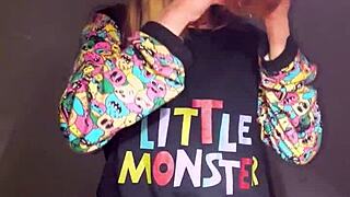 bonneyuwu says, 'watch me masturbate with dildo and plushie in pajamas'