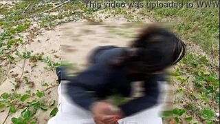 Analdag på stranda med frekke voyører – hun stønner vilt