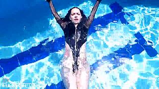 Jessica Bunny in latex body gets fucked underwater