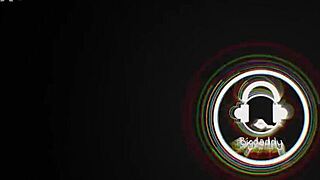 Naelle objíma svoju kurvenú stránku po hre