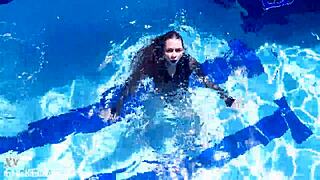 Jessica Bunny in latex body gets fucked underwater