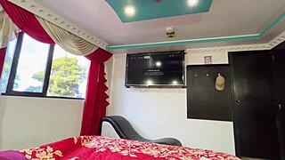 Viendo una pel�cula y me sorprende con una mamada terminamos follando