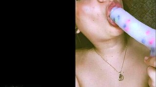 Young Girl Shows Beautiful Body And Masturbates For Followers