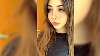 hoy atrape a mi padrastro haciendose una paja en mi cama