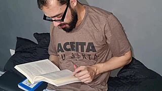 Aluno safado acaba pegando sua professora depois da escola