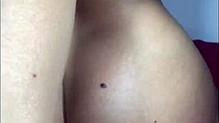 N�o aguentei mais a vontade gozei na calcinha e enviei pro seguidor do xvideos