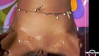 Wow, nippleringlover gets horny fucked outdoors by beach! 😍