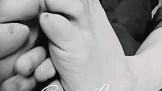 barefoot amateurs engage in feet fetish play in a piedi nudi