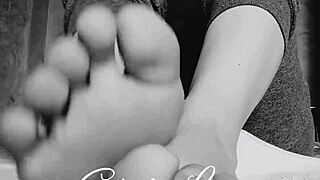 barefoot amateurs engage in feet fetish play in a piedi nudi