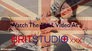 British Teen 18+ Discovers She Can Squirt.