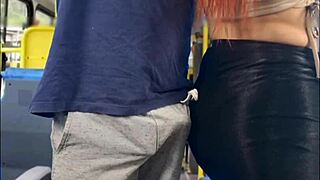 Φοιτήτρια γαμάται μέσα στο λεωφορείο