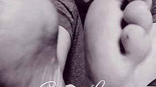 barefoot amateurs engage in feet fetish play in a piedi nudi