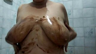 Me masturbating bathed in chocolate until finishing